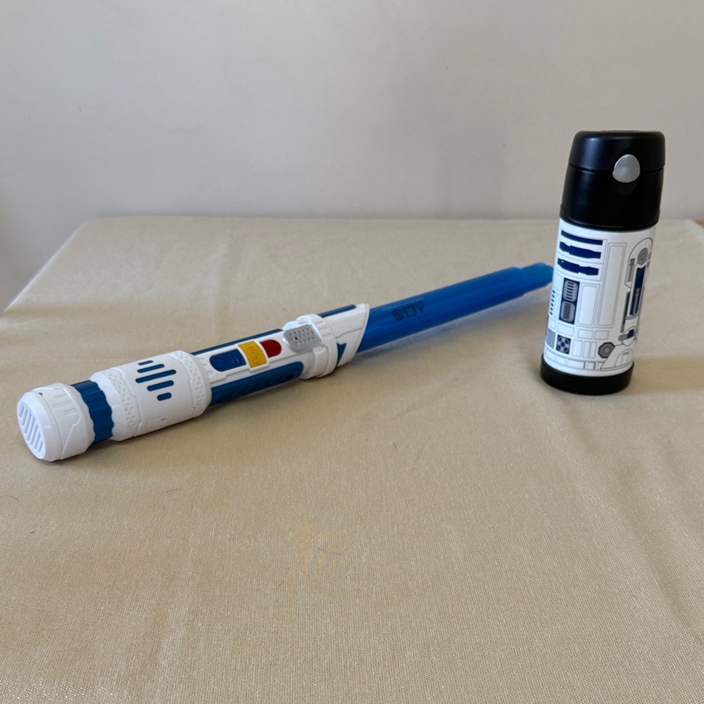 STAR WARS Scream Saber Lightsaber R2d2 Thermos